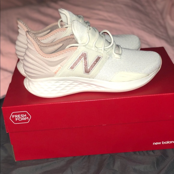 new balance women's fresh foam roav v1 running shoes rose gold